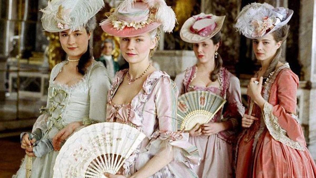 foto-demam-period-drama-usai-nonton-bridgerton-cek-drama-dan-film-lain-dengan-kostum-vintage-super-estetik-ini